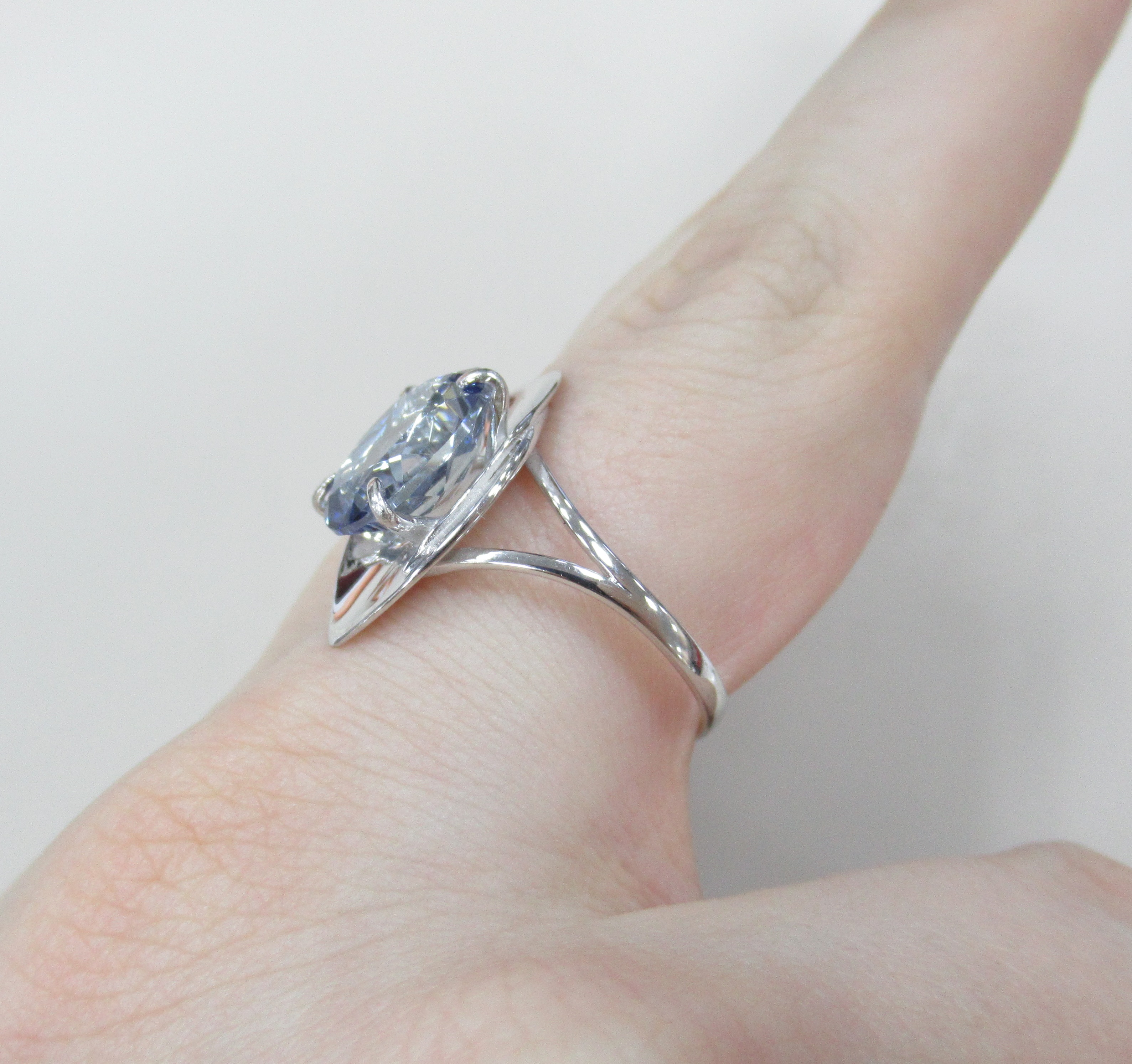 Серебряное кольцо с синим горным хрусталем